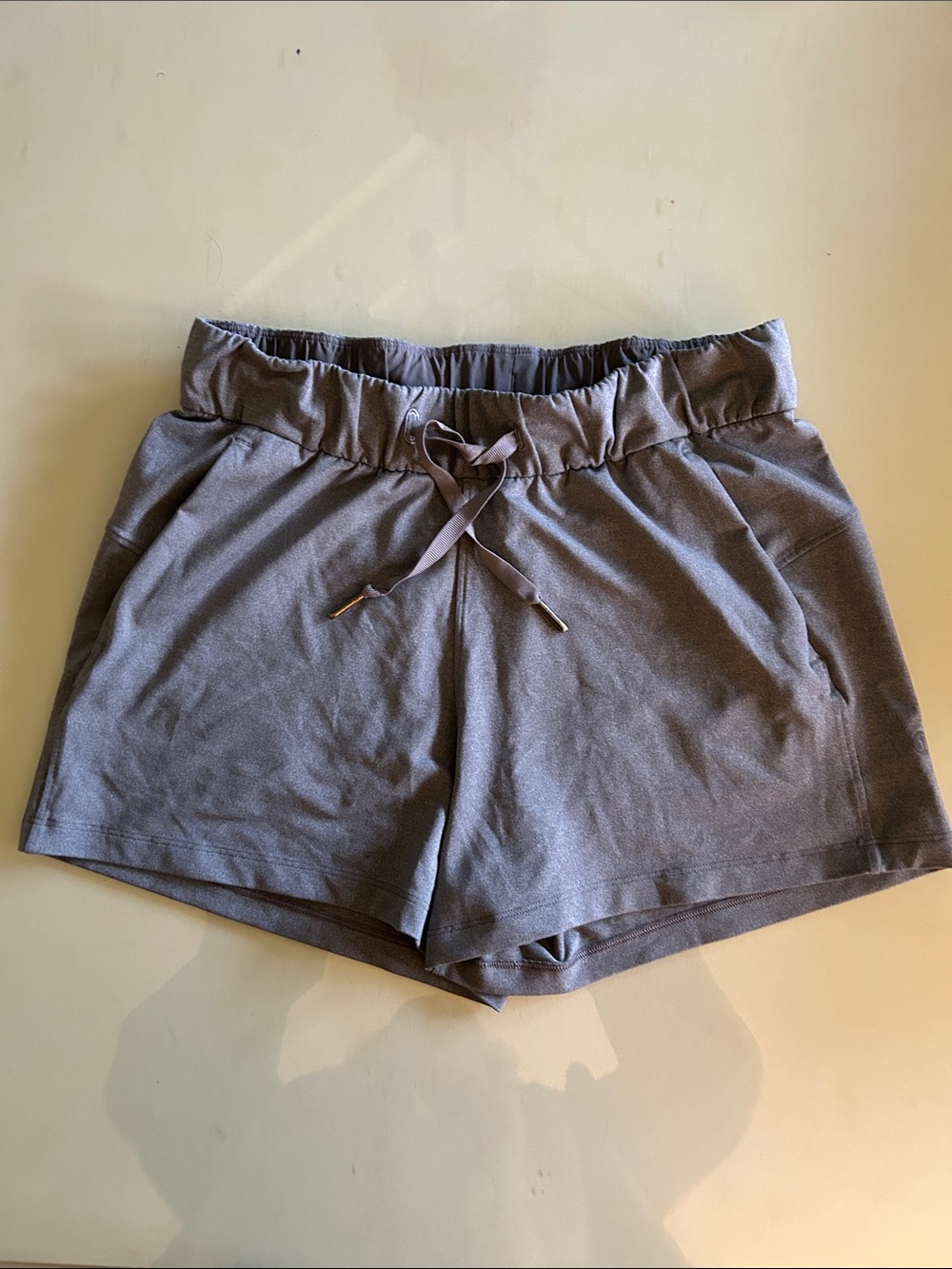 Lulu Lemon Women’s Hotty Hot Shorts - size 2